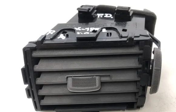 Nissan X-Trail T31 Dashboard side air vent grill/cover trim 68760JG00B 68760JG00A
