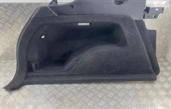 Volkswagen Touareg II Trunk/boot lower side trim panel 7P6863819