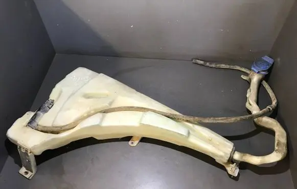Windshield washer fluid reservoir/tank