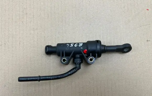 Porsche 911 996 Clutch master cylinder 99642317105