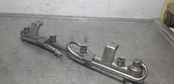 Volkswagen PASSAT B5 Fuel main line pipe 058133681