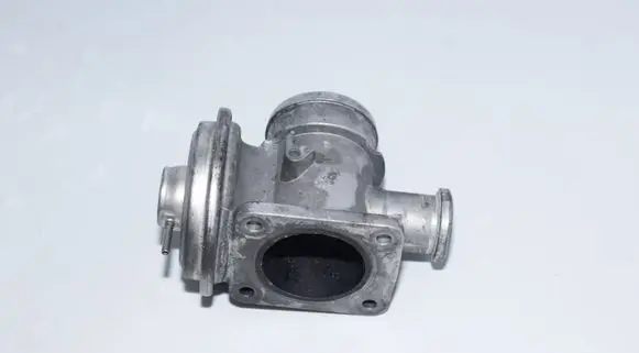 BMW 5 E39 EGR valve 7785452