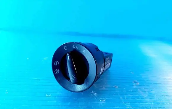 Skoda Octavia Mk1 (1U) Light switch 3B0941531C