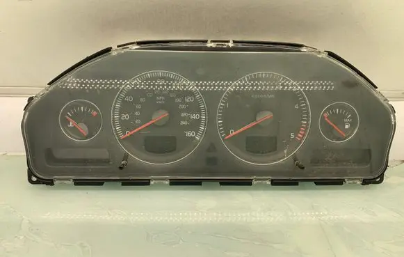 Volvo XC70 Speedometer (instrument cluster) 8673802