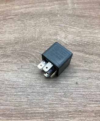 Volkswagen PASSAT B5 Other relay 191927841 V23134A52X196