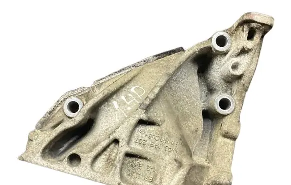 Volkswagen Polo V 6R Engine mounting bracket 04B199207