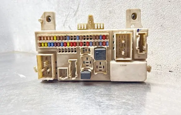 Volvo V50 Fuse module 8690719 519096119 00021237