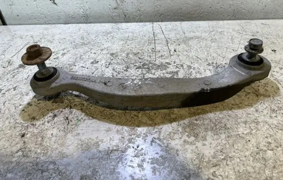 Dodge Challenger Rear upper control arm/wishbone 68210525AA