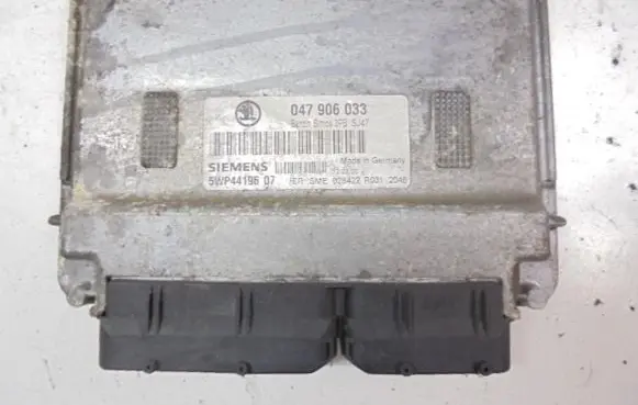 Skoda Fabia Mk1 (6Y) Engine control unit/module ECU 047906033