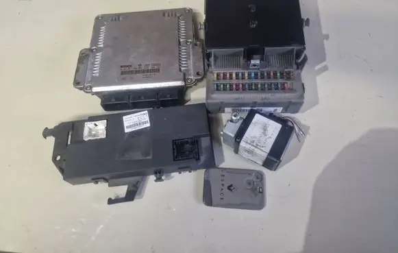 Renault Espace - Grand espace IV Engine ECU kit and lock set 8200309318 0281011325 8200309329