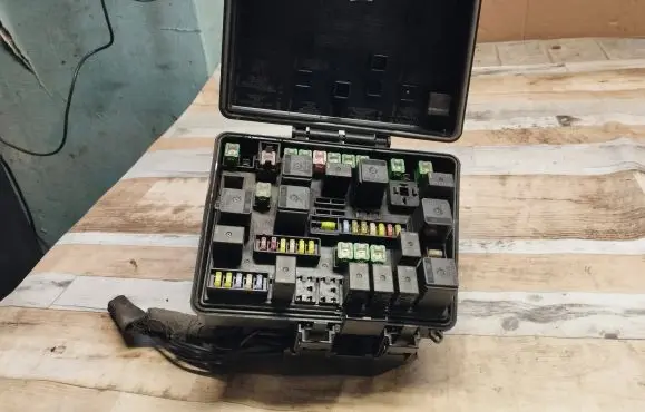 Chrysler Pacifica Fuse module P0472783