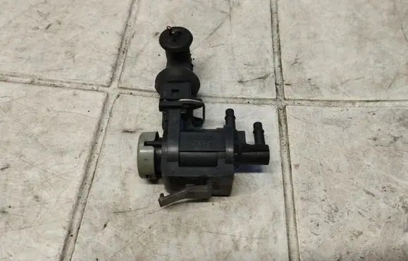Audi A2 Turbo solenoid valve 1J0906283A