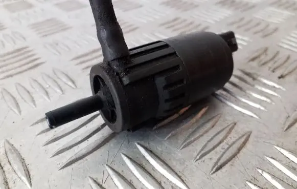 Peugeot Boxer Windscreen/windshield washer pump D283210