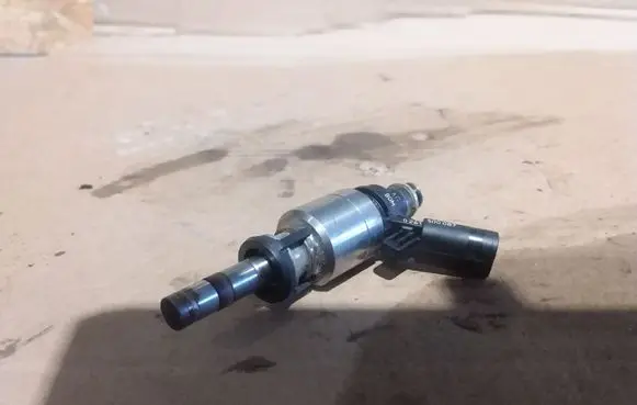 Audi A4 S4 B8 8K Fuel injector 06H906036J