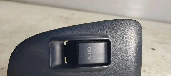 Toyota Avensis T250 Electric window control switch 7427205020