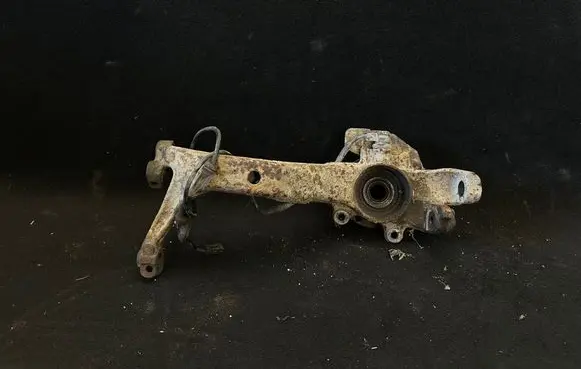Volkswagen PASSAT B5.5 Front wheel hub spindle knuckle 8d0407257