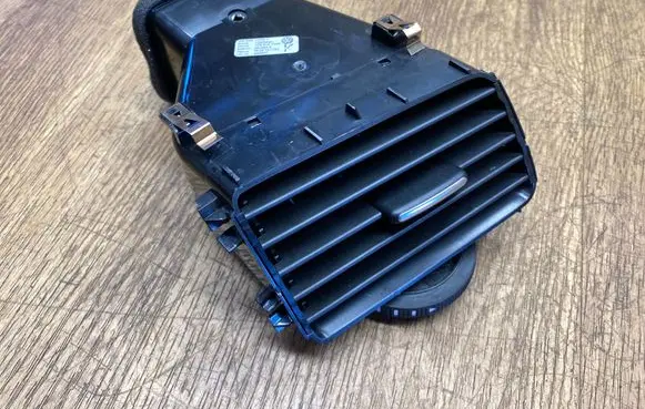 Volkswagen Touareg II Dash center air vent grill 7P2819728B 10003624 26J2932