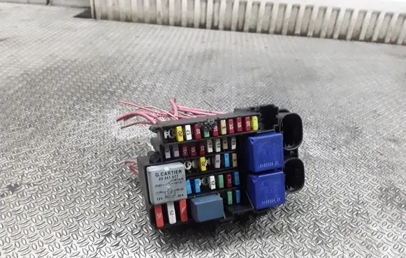 Renault Megane III Fuse module 18013301C 091006