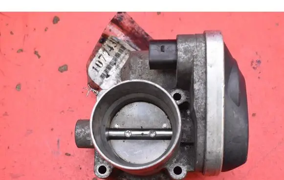 Volkswagen Golf IV Throttle body valve 036133062M