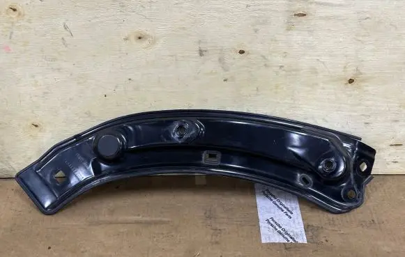 Audi Q3 8U Front bumper mounting bracket 8U0805931