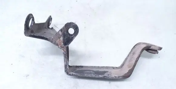 Volkswagen PASSAT B5.5 Other engine bay part 058145813E