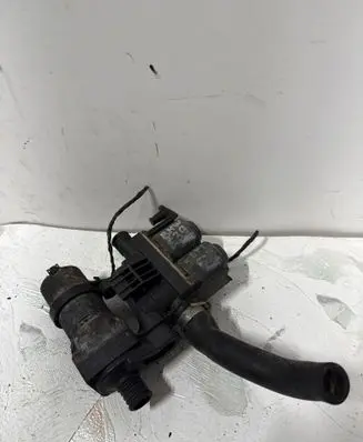 BMW 5 E39 Coolant heater control valve 8374994