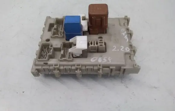 Nissan Almera Tino Fuse module 243504U100