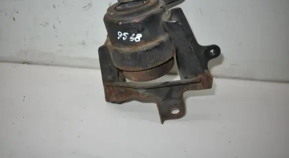 Toyota Avensis T250 Engine mount bracket