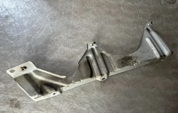 Nissan X-Trail T31 Fender mounting bracket