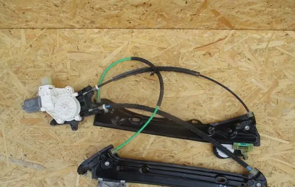 BMW M4 F82 F83 Front door electric window regulator 7281624