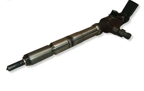 Volkswagen Touran II Fuel injector 03L130277B