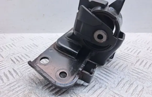 Toyota Verso Engine mount bracket 123720R040