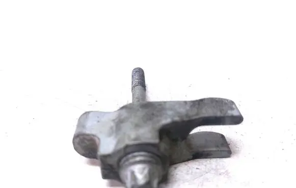 KIA Sorento Fuel Injector clamp holder 