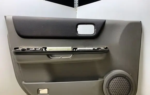 Nissan X-Trail T30 Front door card panel trim 809018H300