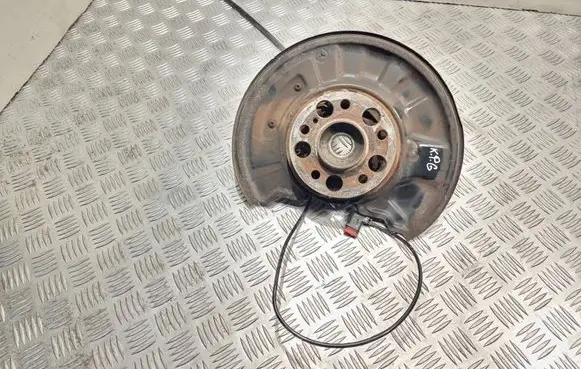 Rear wheel hub spindle/knuckle