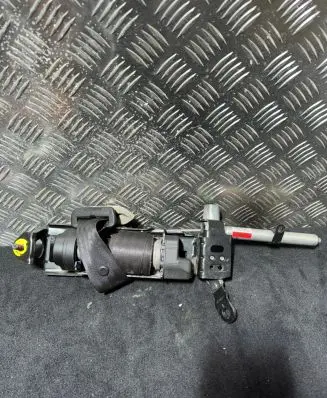Volvo S40 Front seatbelt 30615571
