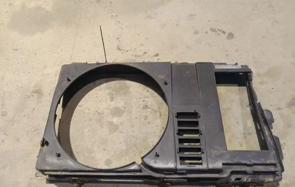 Peugeot 406 Radiator cooling fan shroud 1831405016
