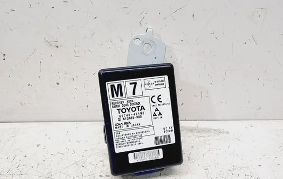 Toyota RAV 4 (XA40) Door control unit/module 8974042190