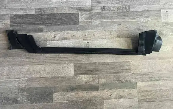 Tesla Model 3 Rubber seal rear door 109050300F