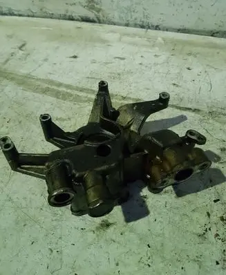 Infiniti Q45 III Engine mounting bracket