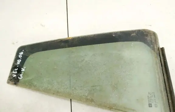 Opel Vectra C Rear vent window glass 