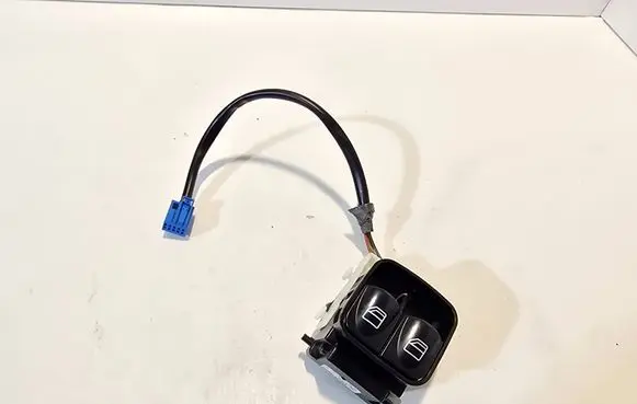 Mercedes-Benz C W203 Electric window control switch A2038200810 501808 Q03F406