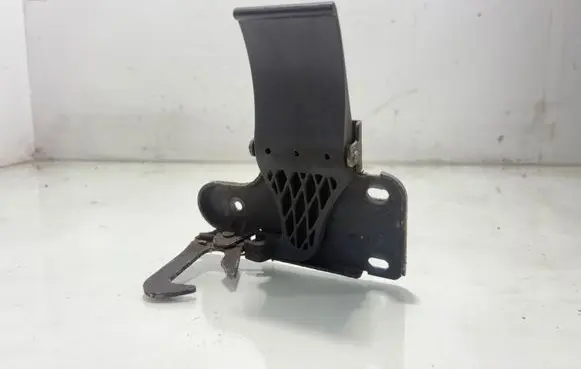 Audi A8 S8 D3 4E Engine bonnet/hood lock/latch loop/hook 4E0823485B