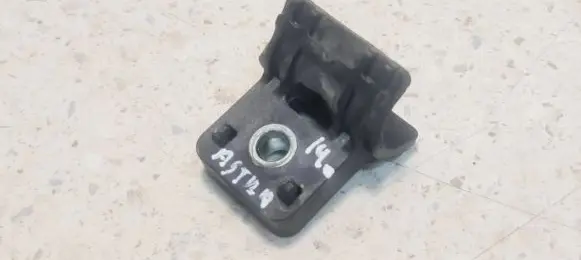 Radiator mount bracket