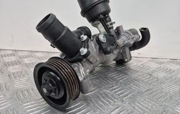 Mercedes-Benz A W176 Water pump A2702000800
