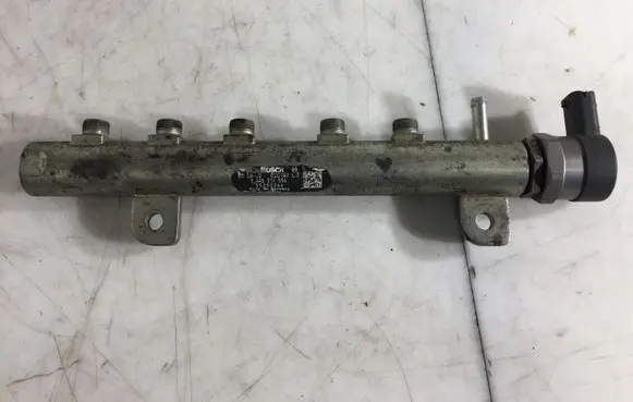 Opel Zafira B Fuel main line pipe 55200266 0445214056