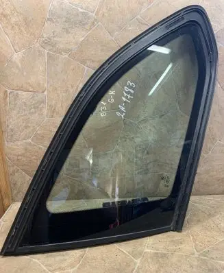 BMW 5 G30 G31 Rear side window 7337005