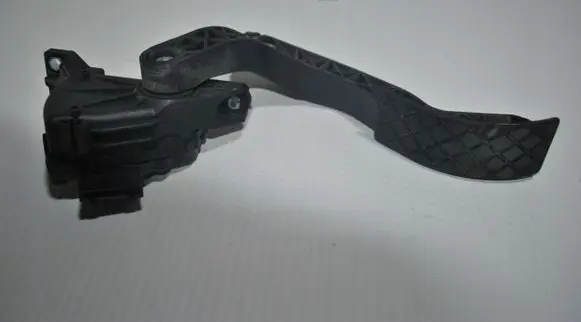 Audi A6 S6 C5 4B Accelerator throttle pedal A9063000404