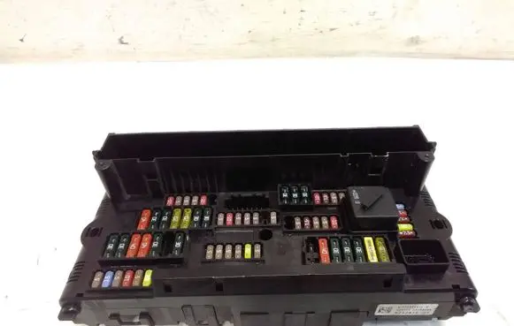 BMW 5 F10 F11 Fuse module 9252815