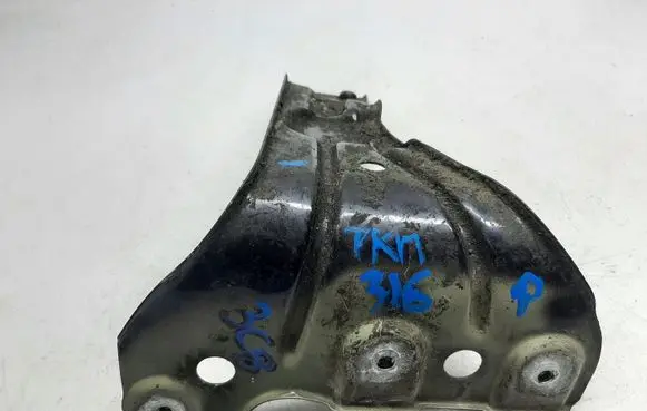 Volkswagen PASSAT B6 Fender mounting bracket 3C0821142